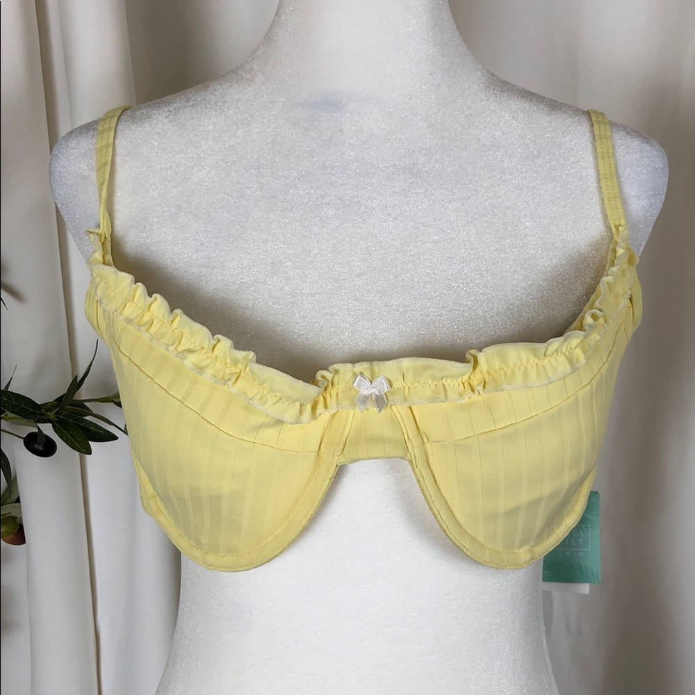 NWT Tilly’s Full Tilt Pale Yellow Ruffle Underwire Swim Bikini Top Sz XL (S2)
